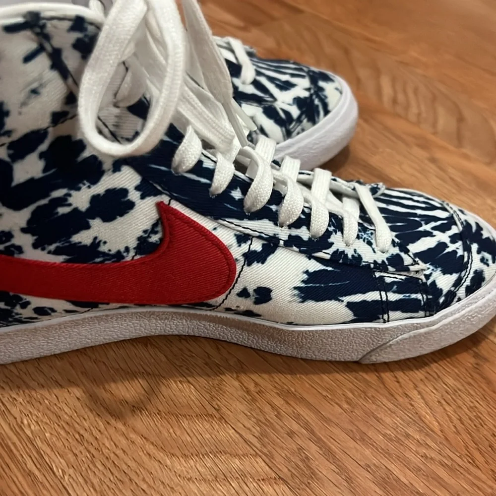 Nike Men’s High-Top Sneakers White Navy with Red Swoosh